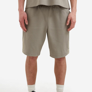 Shorts en maille gaufrée beige sur mesure de haute qualité pour homme – Style décontracté et léger pour l'été - Product Image 1