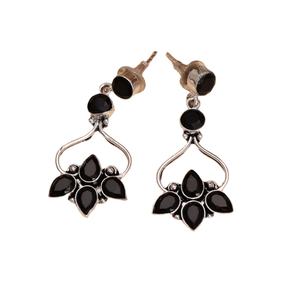 Boucles d'oreilles pendantes en argent oxydé style bohème avec zircon taille poire, bijoux indiens anciens pour femme, à porter traditionnellement et comme cadeau de mariage - Product Image 3