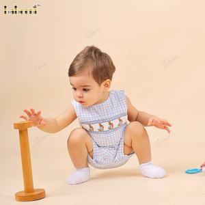 Babeeni Lapin de Pâques d'été smocké Bébé Garçons Barboteuses de luxe Spandex/Cotton OEM ODM Bouton de broderie personnalisé fait à la main - Product Image 5