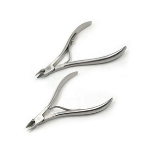 Pince à cuticules professionnelle en acier inoxydable de la série Signature Premium, édition Or, à ouverture large et droite pour ongles épais - Product Image 2