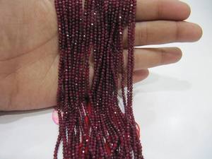Cuentas de Corindón Rubí Natural en Forma de Rondelle de 2.5mm Microfacetadas, Vendidas por Hilo de 13 Pulgadas de Largo - Product Image 3