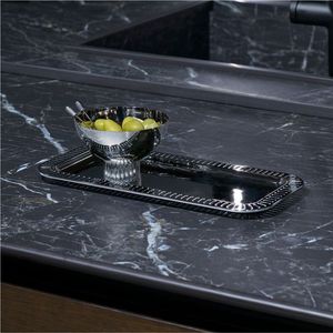 Plateau de service rectangulaire de luxe en métal avec bord nervuré pour la décoration d'hôtel, en acier inoxydable plaqué argent, pour buffet et apéritifs - Product Image 1