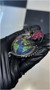 Colgante de Dragón con Mapa del Mundo 3D en Dos Tonos, con Diamantes Moissanite VVS, Plata S925 Personalizada, Probado con el Test de Diamantes - Product Image 3