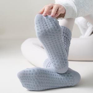 Calcetines tobilleros con logotipo personalizado, tejido acanalado, suela antideslizante para uso diario - Product Image 2