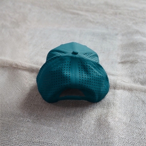 Gorra de Golf Ligera de Alto Rendimiento con Absorción de Humedad, 6 Paneles, Hebilla de Plástico Ajustable, Logotipo Bordado Personalizado - Product Image 4