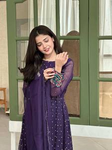 Ensemble Lehenga Choli brodé violet avec travail de sequins, robe de mariage traditionnelle, tenue de festival pour femme avec dupatta - Product Image 6