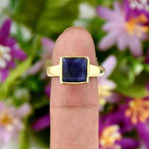 Bague de fiançailles en saphir bleu indien 100 % naturel taillé carré, nouveau design, en vermeil or 18 carats, pour mariages, vente en gros - Product Image 3