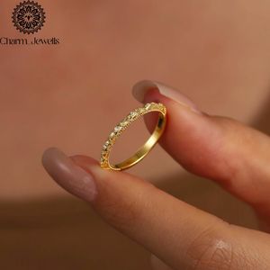 Bague de Fiançailles et d'Éternité Classique pour Femme Charm Jewels en Argent Plaqué Or Rose 18K avec Moissanite Taille Coussin et Sertissage à Griffes IGI - Product Image 2