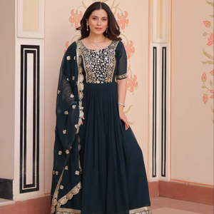 Colección Festiva: Vestido de Algodón con Adornos, Estilo Étnico Informal Indio - Product Image 1