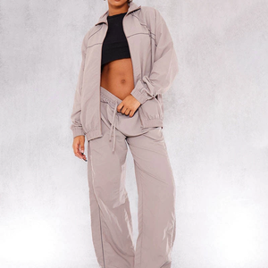 Survêtement coupe-vent 2 pièces pour femme 100 % nylon imperméable, style streetwear, haute qualité, coupe oversize, prix de gros - Product Image 1