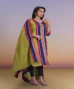 ชุดเสื้อผ้าฝ้ายลายแจ็คการ์ดแฟนซี คันชี พร้อมผ้าคลุมไหล่ ชุดลำลอง แห้งเร็ว เสื้อผ้าชาติพันธุ์สำหรับผู้หญิง สีเขียวพาร็อต - Product Image 3