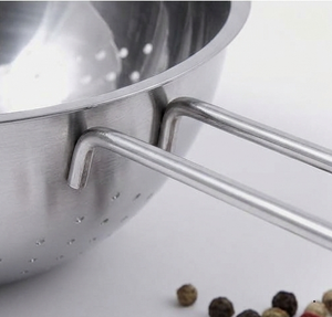 Passoire en acier inoxydable avec poignées et anse, égouttoir en métal perforé pour la cuisine - Product Image 4