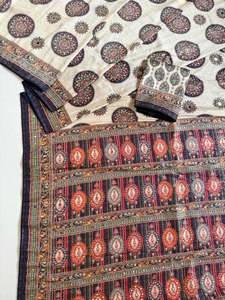 Sari de Seda Dola Suave de Diseño con Estampado Digital, Bordado Completo con Espejos y Tejido Jacquard - Product Image 2