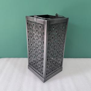 Portavelas de Metal Vintage Hecho a Mano, Diseño Artesanal V522, con Asa Decorativa de Hierro, Tamaño 5.25X5.25X11.5, para Hogar y Jardín - Product Image 4