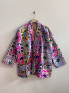 Veste kimono brodée à la main Kantha Vintage Suzani, manteau traditionnel indien - Product Image 2