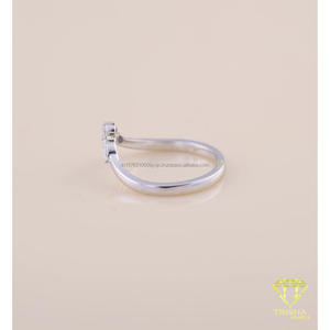 Anillo de Boda Chevron de Moissanita y Diamante en Oro Blanco, Anillo Curvo en V con Hoja Marquesa, Joyería Apilable para Promesa Nupcial, Regalo - Product Image 3