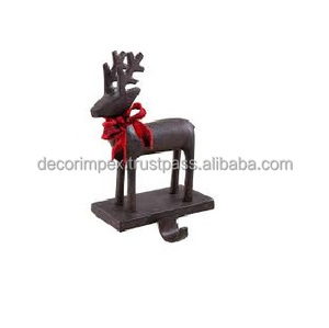 ผู้ถือถุงเท้าคริสต์มาสเงินที่มีการออกแบบกล่องของขวัญและเครื่องประดับทรงกลม - Product Image 3