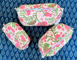 Set de Bolsas de Maquillaje Acolchadas de Algodón con Estampado Floral: Bolsas de Aseo Hechas a Mano, Bolsas de Viaje Estilo Boho, Neceser Indio, Bolsa para Hombre y Mujer - Product Image 3