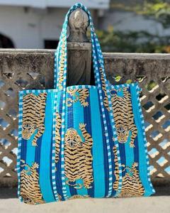 Elegante bolso de hombro acolchado de algodón estampado para mujer: combinación perfecta de comodidad y glamour - Product Image 6