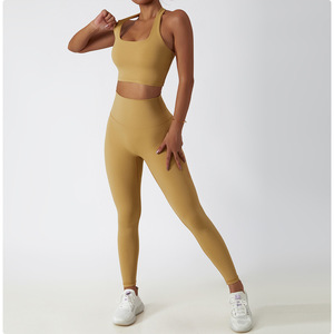 Plus Size Breathable Lightweight Women Fashionable Seamless Workout Front Logo High Waist Four-Way Stretch Short Sleeve Yoga Set - Product Image 6