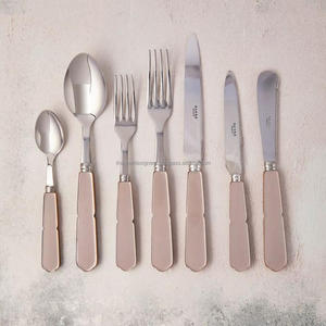 Juego de Cubiertos Estilo Americano con Acabado Espejo, Mangos de Resina de Alta Calidad, Juego de Regalo para Eventos, Navidad, Fiestas, Artículos de Mesa - Product Image 3