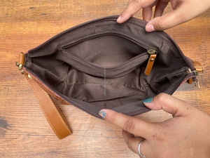 Trousse de rangement de maquillage pour femmes en cuir véritable à motifs floraux faits à la main Organisateur de voyage occidental Trousse de toilette Cowgirl de luxe - Product Image 6