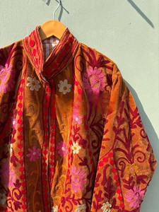 Chaqueta Suzani de Terciopelo Vintage Hecha a Mano, Abrigo de Invierno Bordado, Estilo Boho, Kimono Corto, Blazer Abierto Cómodo - Product Image 1