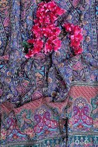 Tela con estampado floral azul marino y rayas con borde ornamental para diseño de vestido Kurti, material para ropa étnica. - Product Image 4