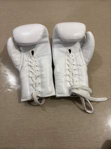Guantes de Boxeo MMA Profesionales Cómodos de la Mejor Calidad con Cordones Blancos que Absorben la Humedad Antideslizantes con Características Personalizadas MS-BG-690 - Product Image 6
