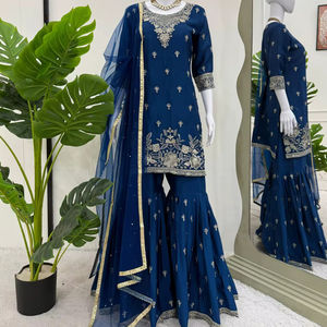 Beau costume de designer sur tissu Chinon lourd avec intérieur et fil et séquences fonctionnent et Sharara sur également tissu Chinon lourd - Product Image 1