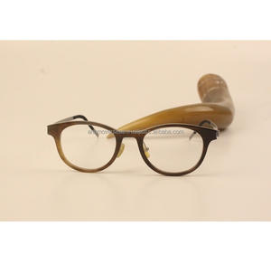 Monturas de Gafas Ópticas de Cuerno de Búfalo Premium, Hechas a Mano con Cuerno Natural - Product Image 1