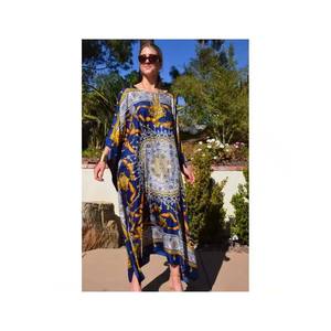 Kaftan en soie à imprimé floral pour femme, style ethnique, idéal comme paréo de maillot de bain, provenance Inde - Product Image 1