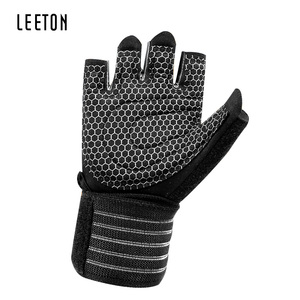 Gants de fitness demi-doigts Leeton en maille noire pour la musculation avec support de poignet unisexe - Product Image 6