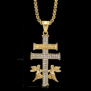 Collar con Colgante de Cruz de Caravaca |   Colgante de Cruz Religiosa con Incrustaciones de Diamantes |   Joyería Cristiana Hip Hop Chapada en Rodio de Plata 925 |   Ángel - Product Image 1