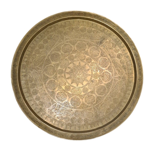 Plateau de service octogonal en métal argenté, artisanal, antique, marocain, à motifs arabesques mauresques, gravé et richement décoré - Product Image 3