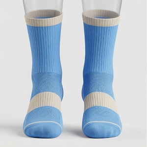 Chaussettes ras du cou pour hommes, bleu uni, tricotées, respirantes, en coton, polyester et élasthanne, style sport d'été, coupe classique - Product Image 1