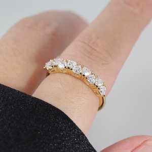 Anillo de media eternidad con corte trillón de moissanita, rodio original con plata 925, regalo para fiesta, estilo único, joyería sorpresa - Product Image 5