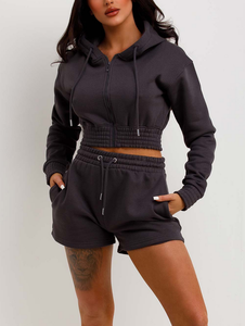 Ensemble de survêtement court et sexy pour femme, anti-rides, haut de gamme, fabriqué sur mesure par OEM, en mélange léger de polyester/coton, style sportif - Product Image 4