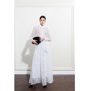 Chemisier Femme Haut de Gamme ODM HAUTE LACE TOP FLORAL MESH LACE Coupe Ajustée Élégant Fabriqué au Vietnam - Product Image 1