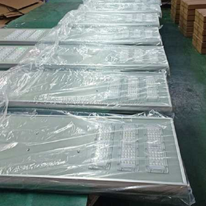 ไฟถนนโซลาร์เซลล์ออลอินวัน Tristar 100W พร้อมรีโมทคอนโทรล ติดตั้งบนผนัง DC กันน้ำ IP65 แสงสีขาว 5000K ตัวเรือนอะลูมิเนียมอัลลอยด์ สำหรับถนน - Product Image 6