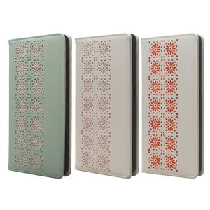 Elegante Funda de Cuero para Teléfono con Diseño Floral Recortado – Estilo y Practicidad - Product Image 1