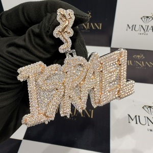 Colgante de Plata 925 con Diamante Moissanite VVS, Chapado en Oro Rosa, Corte Brillante, Personalizado con Nombre, Estilo Rapero - Product Image 2