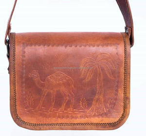 Nuevo bolso de mano de cuero de grano completo genuino con patrones grabados Bolsos cruzados de gran capacidad de cuero de cabra Vintage para hombres y mujeres - Product Image 3