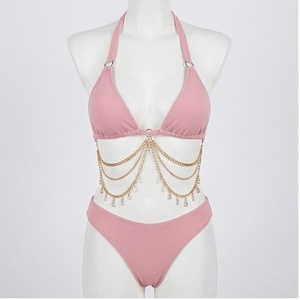 Conjunto de bikini rosa con bordado de cadena dorada y colgantes de cristal, traje de baño de dos piezas para mujer, tela elástica de color sólido - Product Image 1