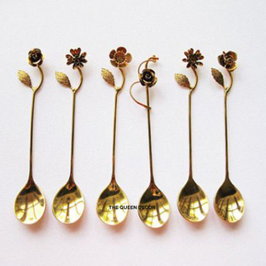 ชุดช้อนส้อมสแตนเลสสตีล งานแฮนด์เมดสีทอง ชุดอุปกรณ์เสิร์ฟสลัดสำหรับใช้ในบ้าน ดีไซน์ลายดอกไม้สวยงาม - Product Image 3