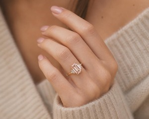 Bague de fiançailles en Morganite taille émeraude, or massif 14 carats, style Art Déco, bijoux coréens, vente en gros internationale - Product Image 2