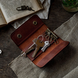 Étui à accessoires en cuir fait main avec organisateur de clés intégré et fermeture éclair sécurisée, porte-clés pour homme, portefeuille en cuir, porte-clés de voiture - Product Image 1