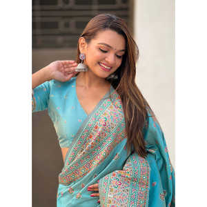 Sari de Seda Cachemir Azul Cielo con Diseño Tejido Zari, Bufandas y Chales Tradicionales - Product Image 1