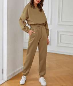 Conjuntos Deportivos Personalizados con Logotipo Bordado, Conjuntos Deportivos Cortos de Alta Calidad, Pantalones Deportivos y Sudadera con Capucha para Mujer - Product Image 1