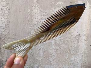 Peine de cuerno de Búfalo con logotipo personalizado de alta calidad estilo pez, cepillo para el cabello, peine de cuerno Natural al por mayor, el mejor diseño para uso doméstico - Product Image 2